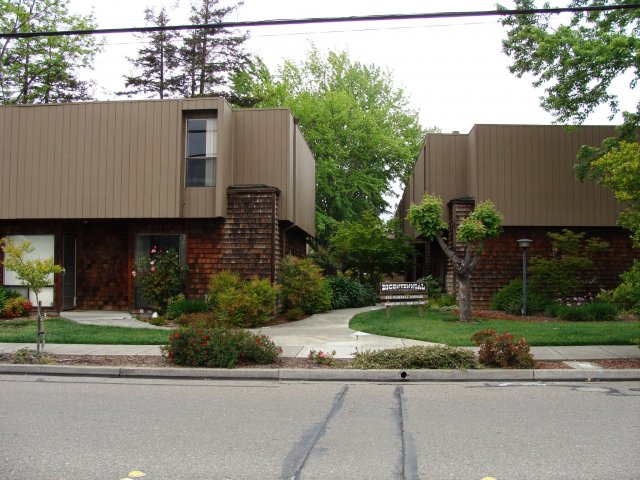 Bicentennial Apartments photo 4